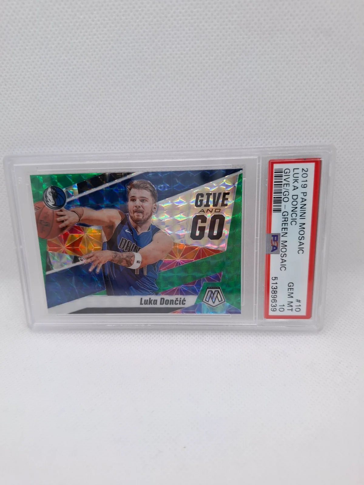 2019 Panini Mosaic #10 Give/Go Green Mosaic Luka Doncic