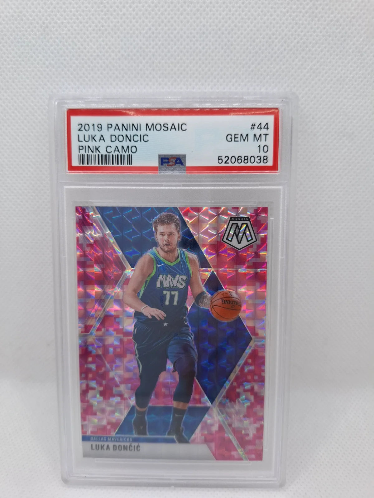 2019 Panini Mosaic #44 Pink Camo Luka Doncic