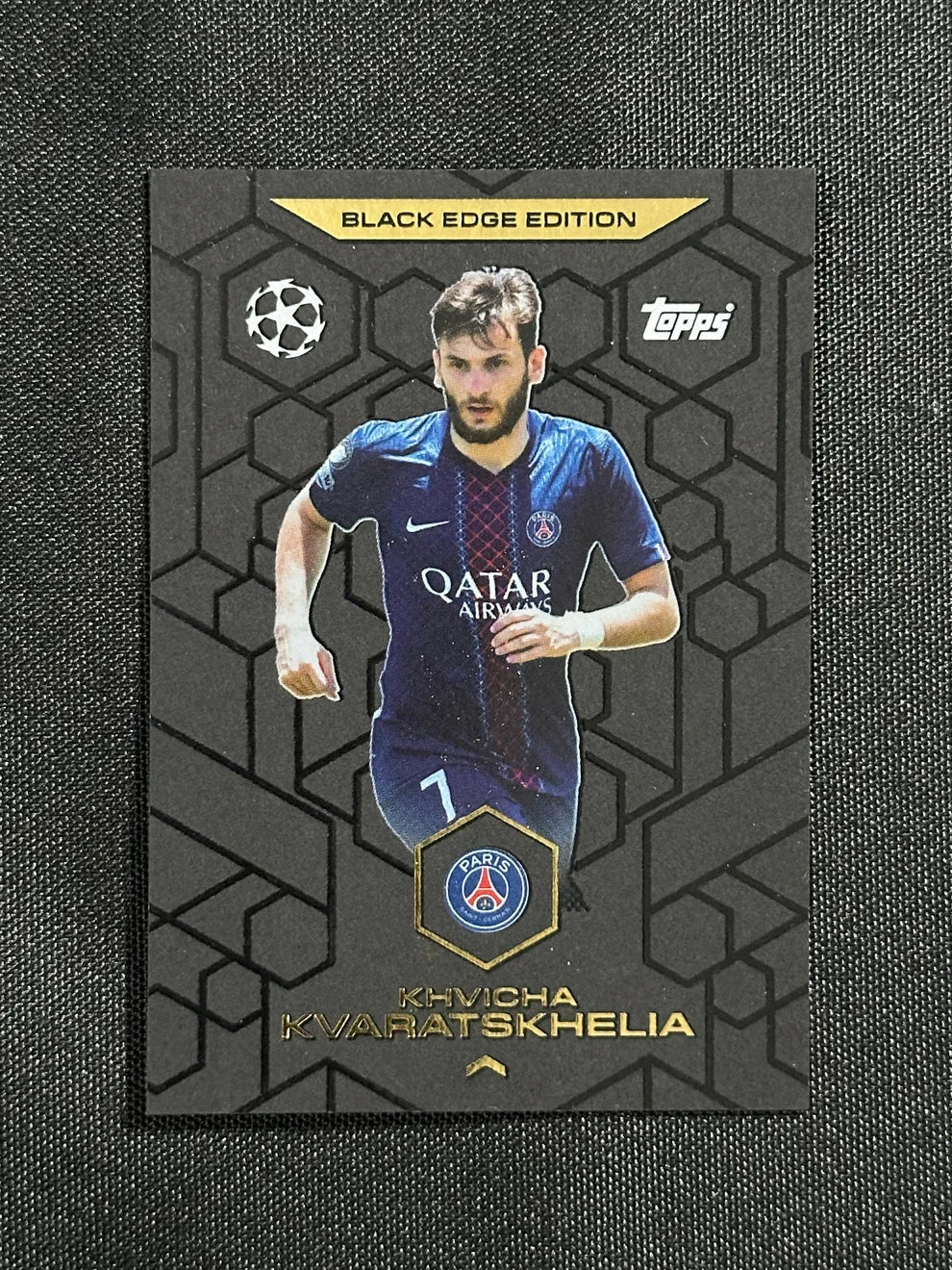 BE 8 Khvicha Kvaratskhelia PSG Black Edge Edition - Topps Match Attax 2025/26