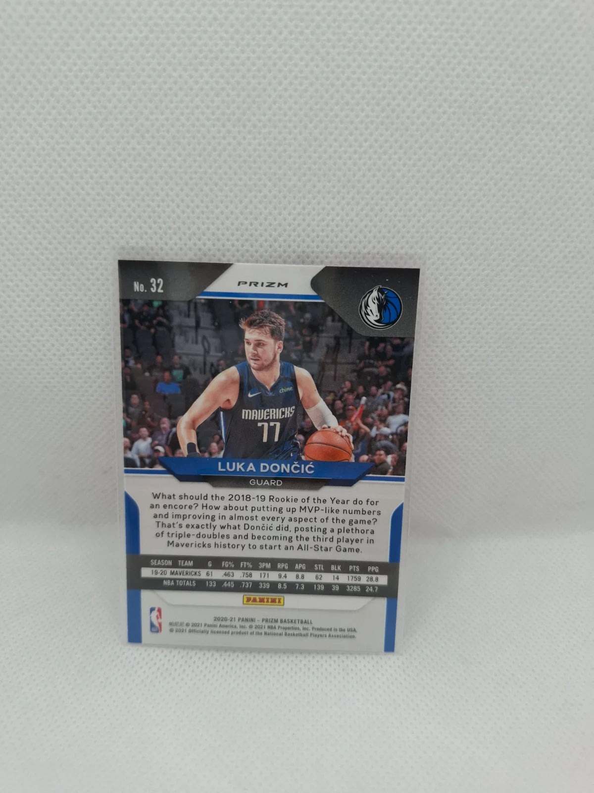 2020-21 Panini Prizm #32 Red Cracked Ice Luka Doncic