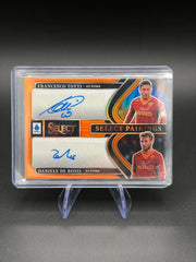 2025-26 Panini Select Serie A Francesco Totti / Daniele De Rossi Select Pairings Dual Auto Orange 16/25 #SP-FD AS Roma