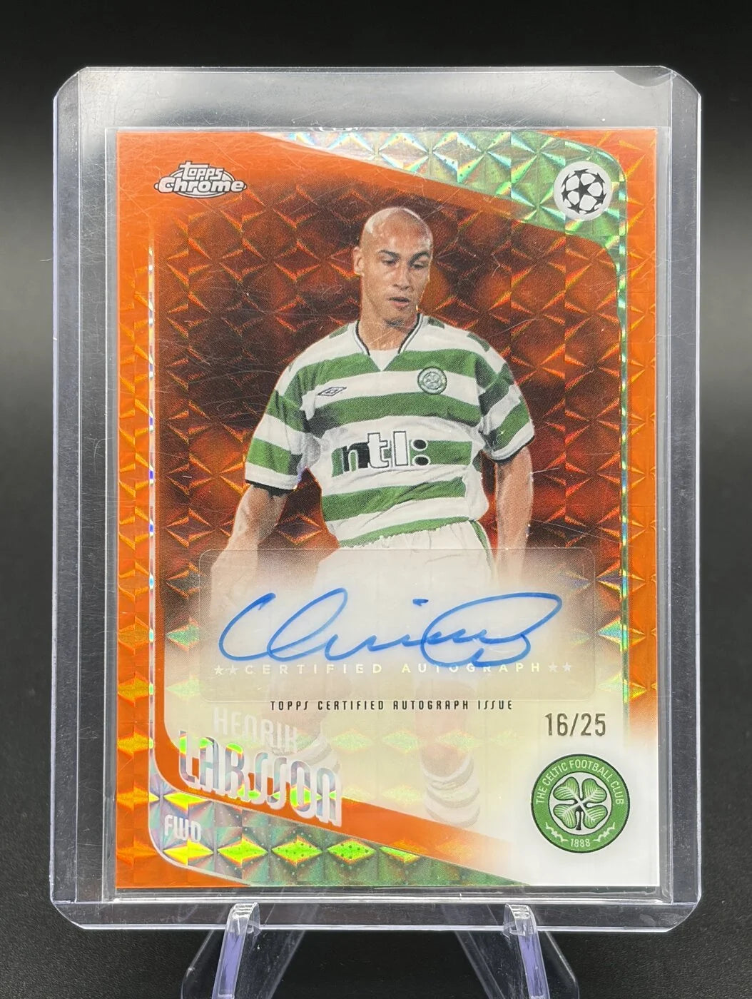 2025-26 Topps Chrome UCC Henrik Larsson Legend Auto Orange 16/25 #CLA-HL Celtic