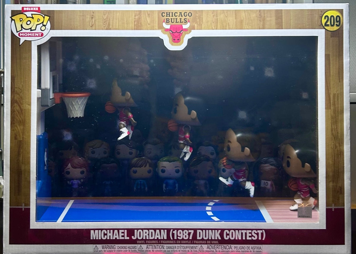 Funko Pop! Deluxe NBA Michael Jordan 1987 Dunk Contest #209