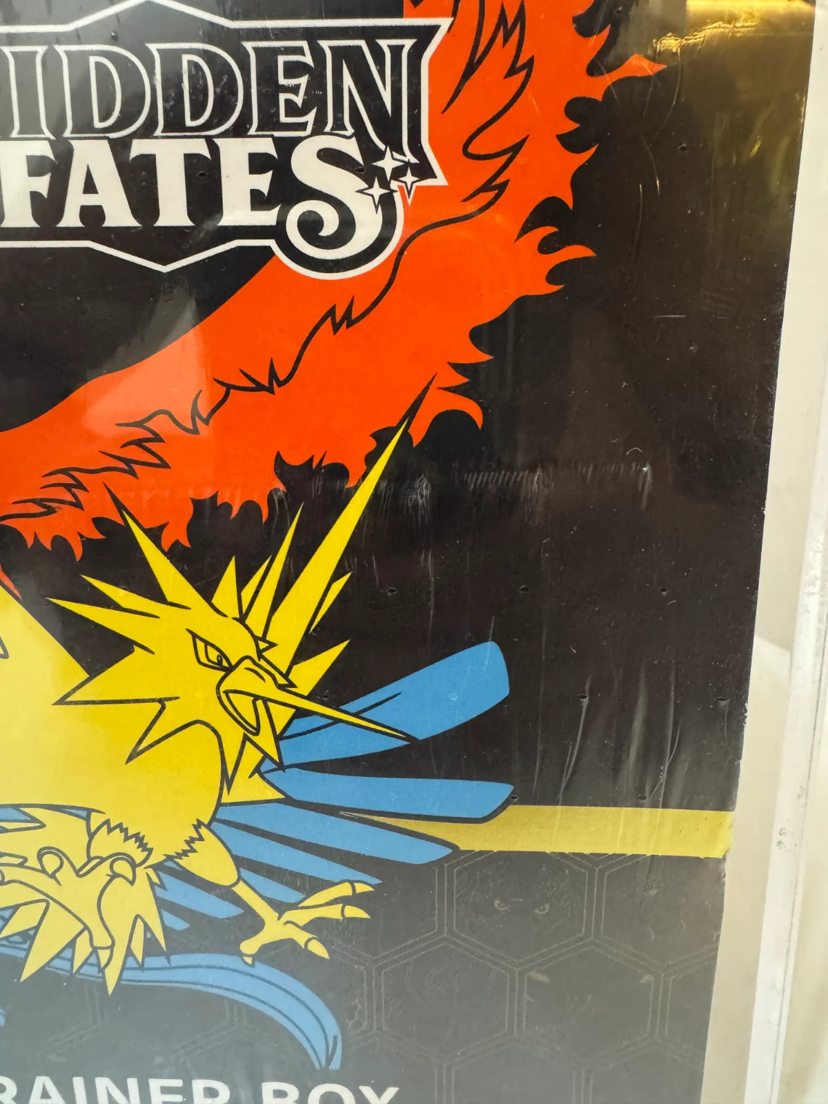 Hidden Fates Elite Trainer Box · Elite Trainer Box (ETB)