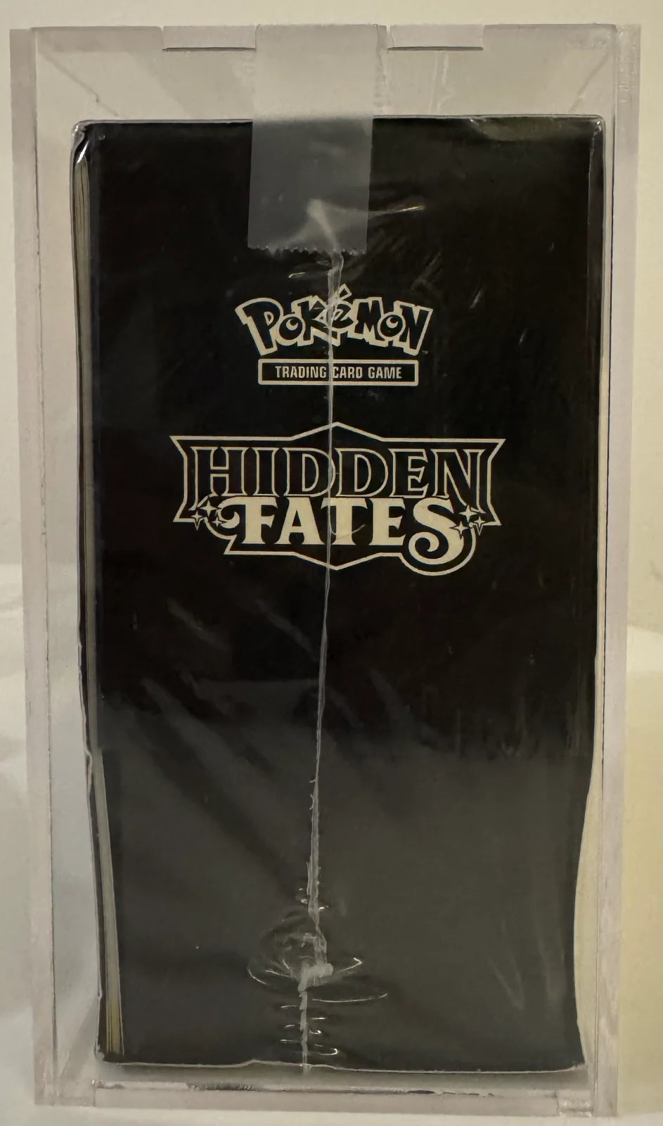 Hidden Fates Elite Trainer Box · Elite Trainer Box (ETB)