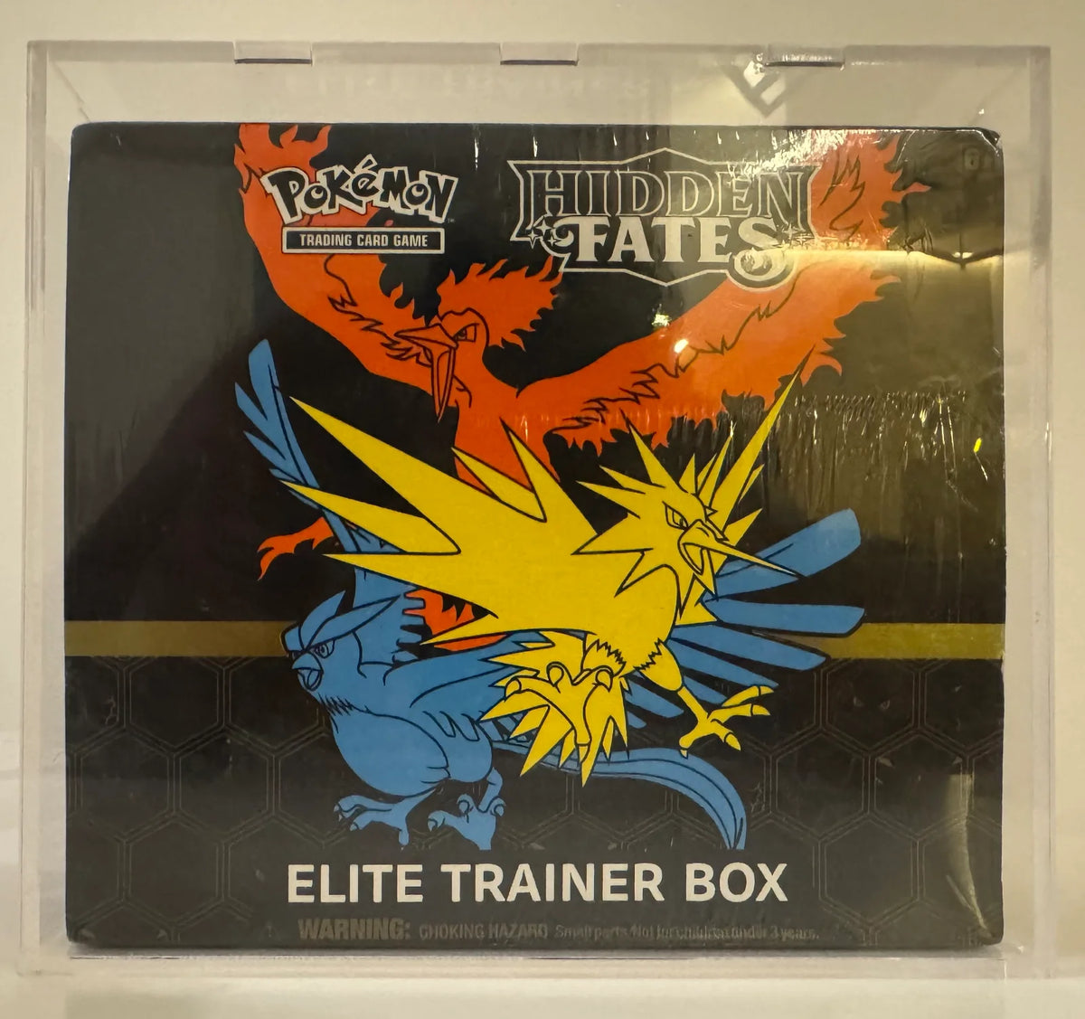 Hidden Fates Elite Trainer Box · Elite Trainer Box (ETB)