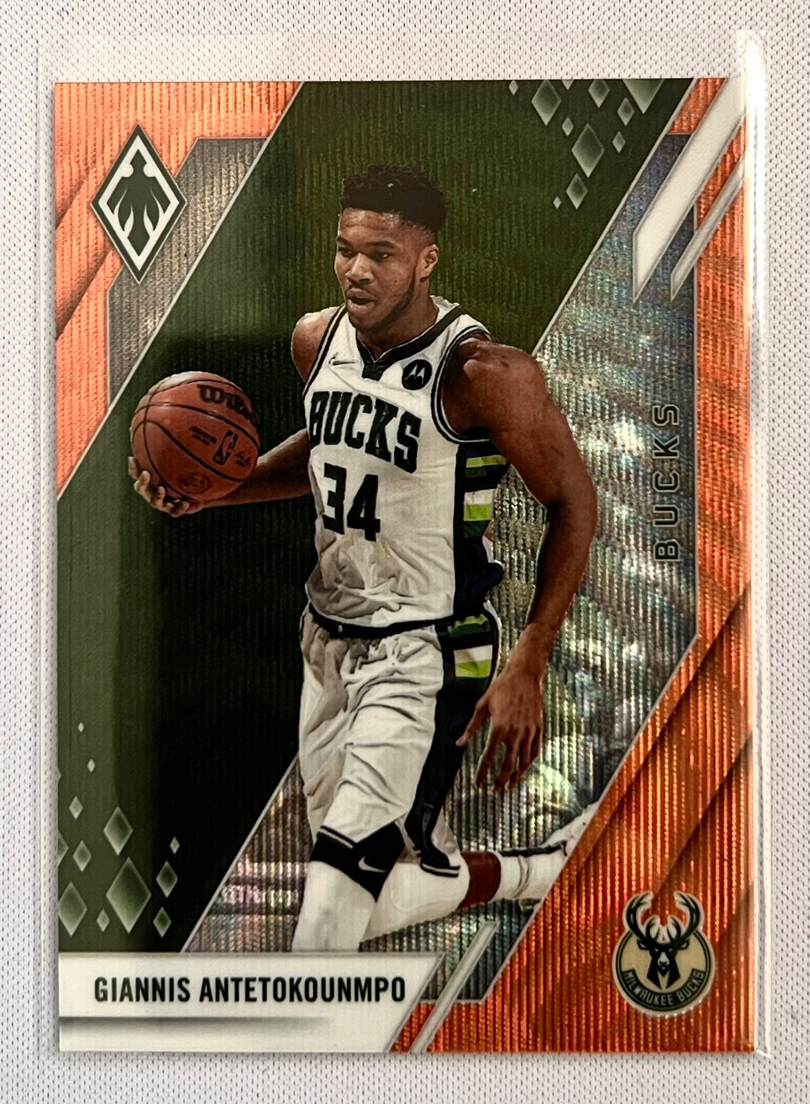 2021-22 Chronicles Phoenix #680 Giannis Antetokounmpo Orange Wave #/75 Bucks