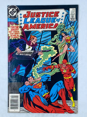 Justice League of America #237, published by DC Comics in April 1985. ( S/N 337 )