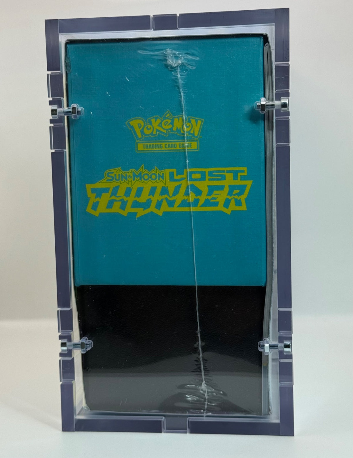 Lost Thunder Elite Trainer Box · Elite Trainer Box (ETB) w/ high quality acrylic