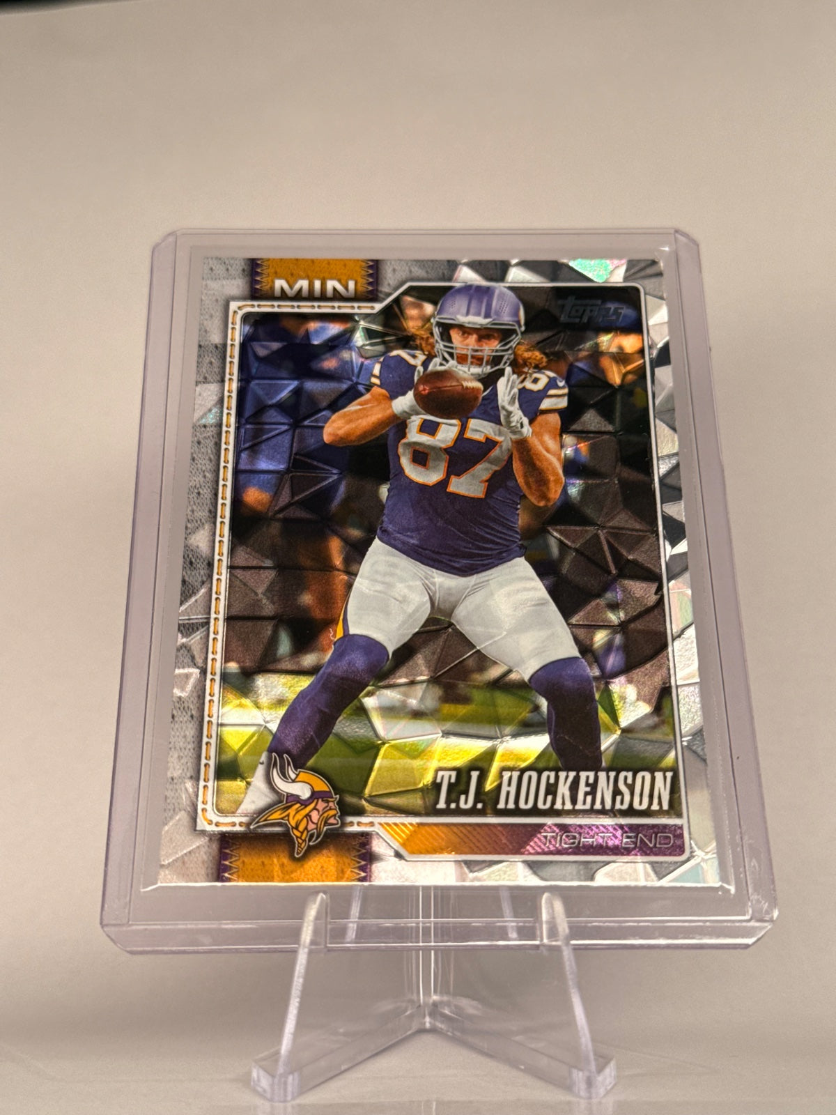 2026 Topps T.J. Hockenson #241 Diamante Foil – Minnesota Vikings