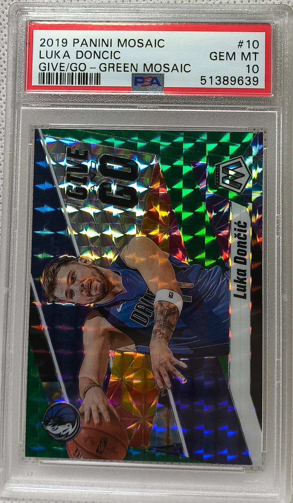 2019 Panini Mosaic #10 Give/Go Green Mosaic Luka Doncic