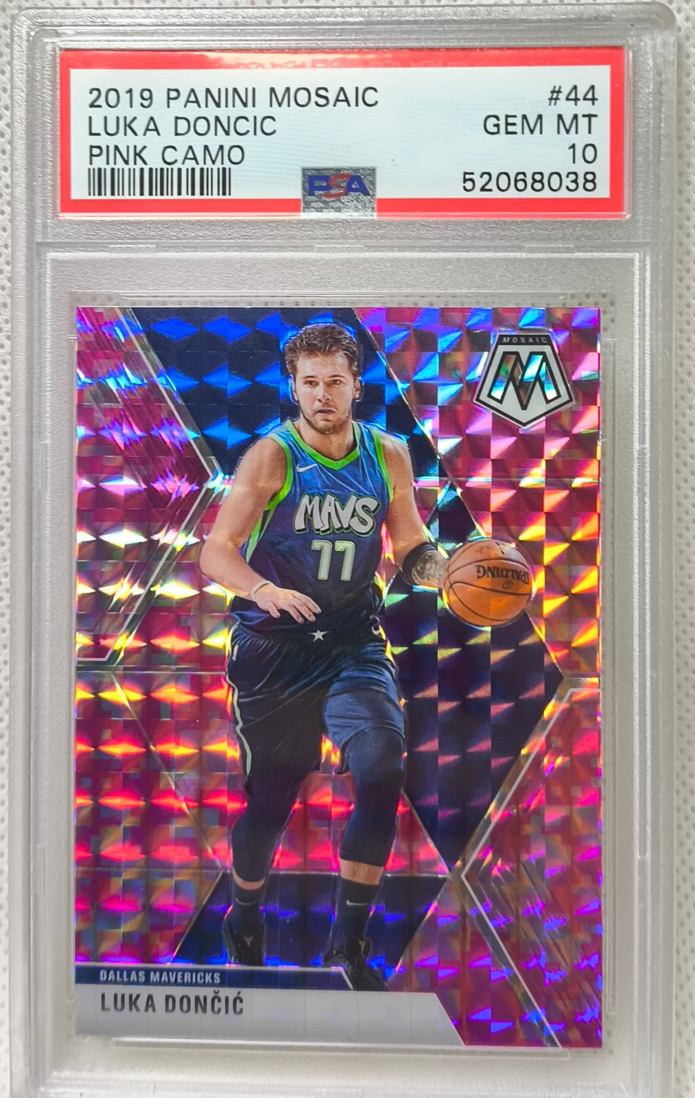 2019 Panini Mosaic #44 Pink Camo Luka Doncic