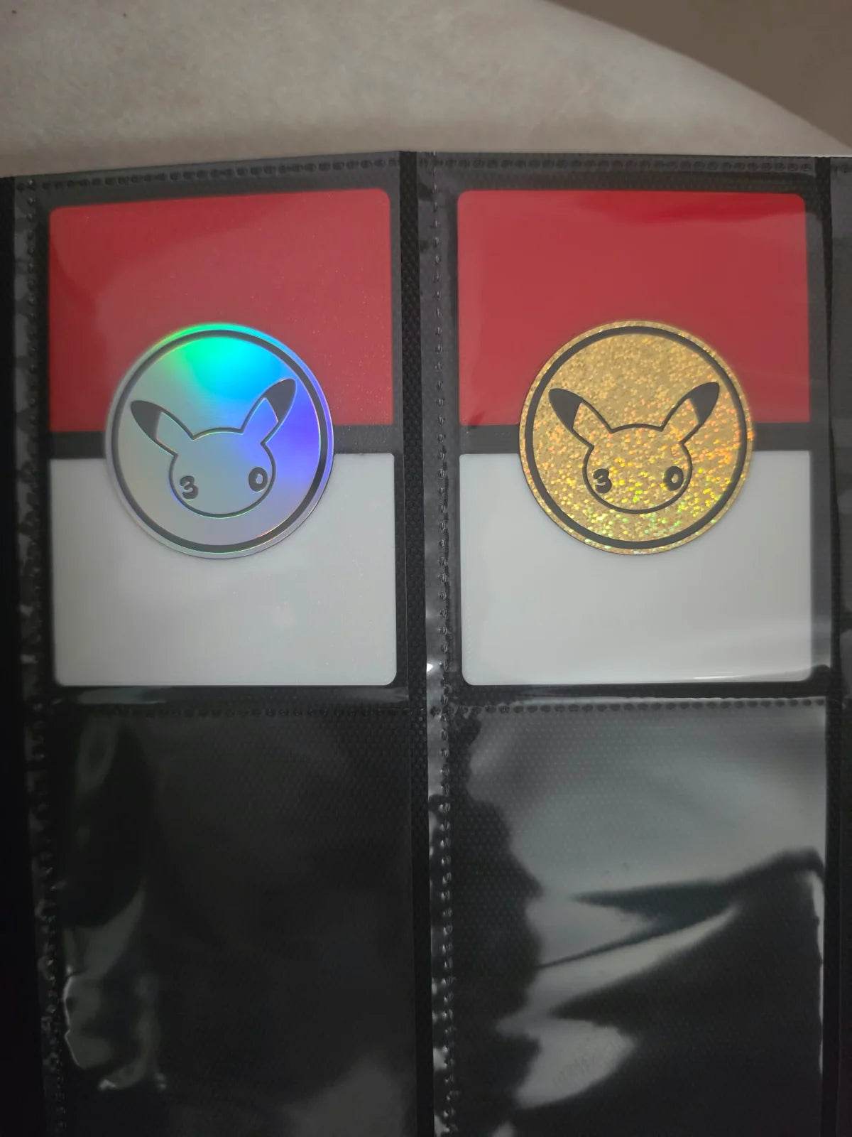 3D-Printed Pokémon Coin Holder for binder – Poké Ball Design