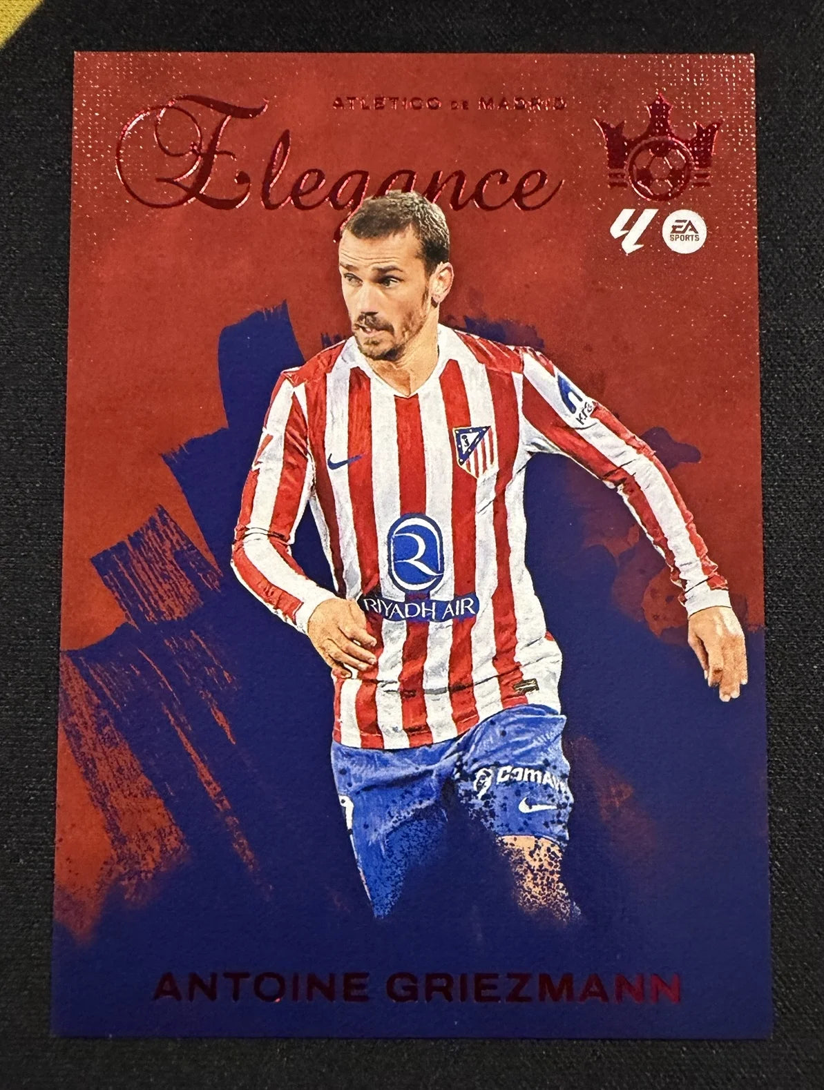 Antoine Griezmann Elegance #2 Red /199 – Panini Pitch Kings 25/26