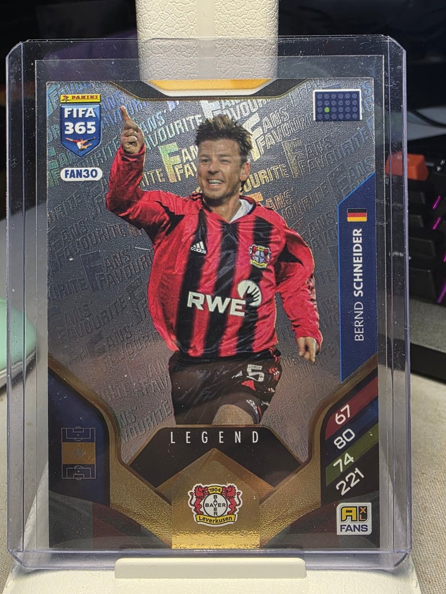 Bernd Schneider Fan Favourite Legend Bayer Leverkusen FAN30 - Panini Fifa 365 Adrenalyn XL 2026. by shad0wknightTCG on MYNTED