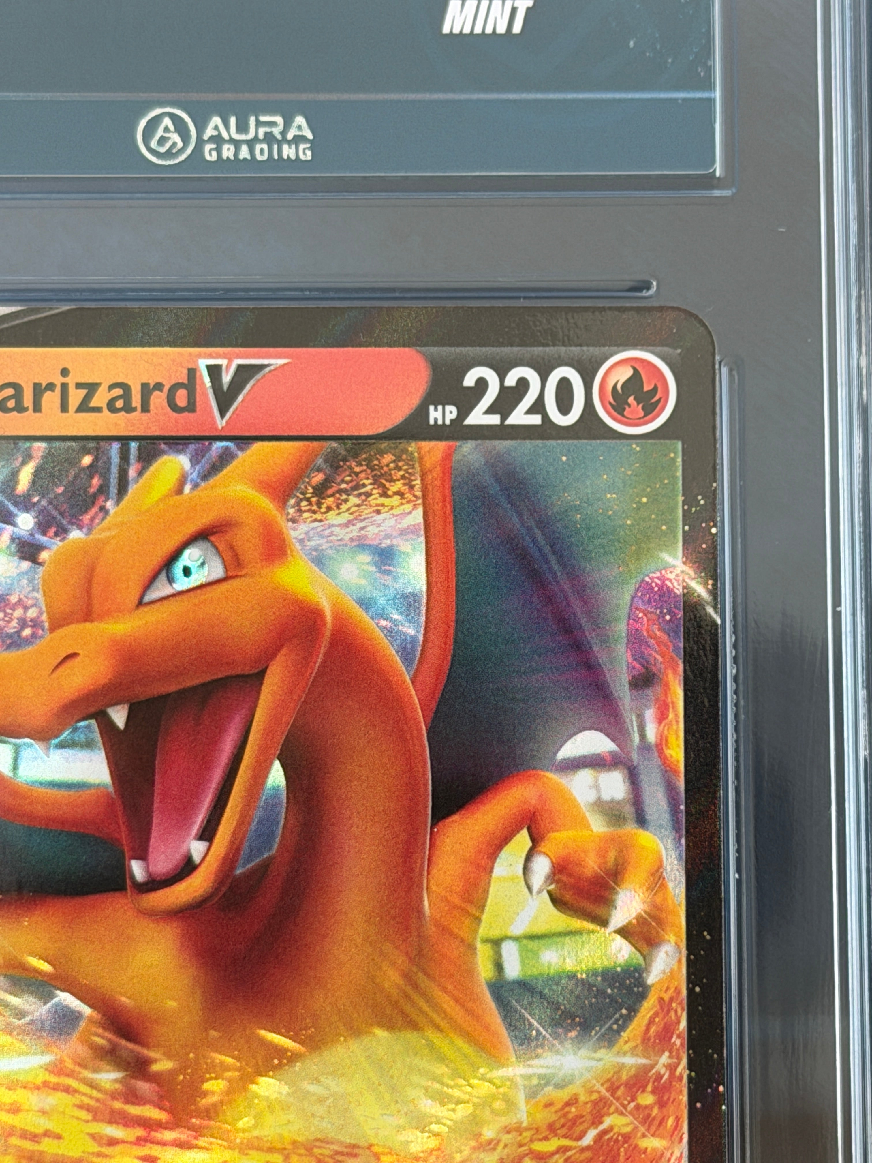Aura Grading 9 - Charizard V #019 - Darkness Ablaze