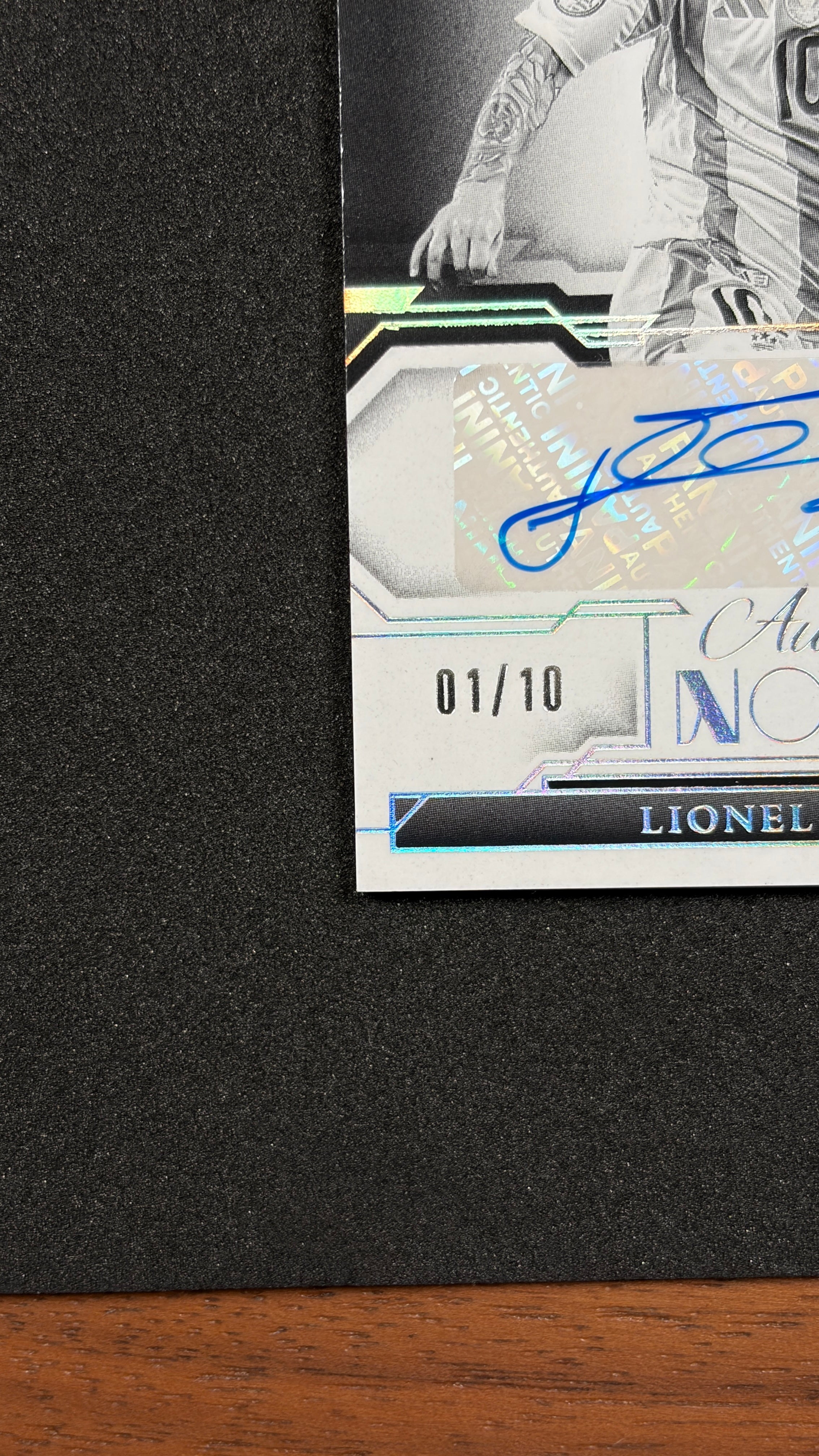 2024-25 Panini Noir Lionel Messi Auto Noir 01/10 #AN-LM Argentina