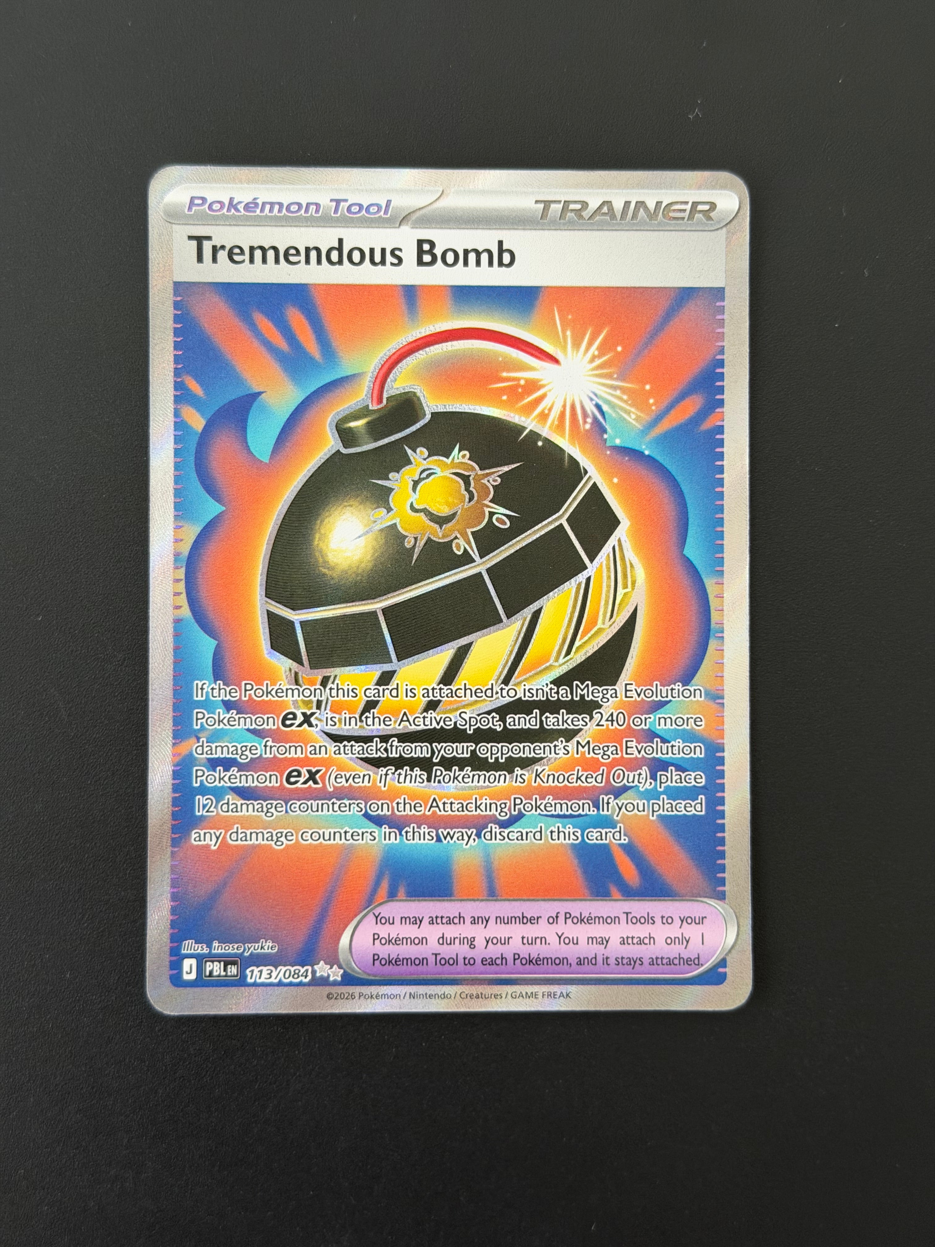 Tremendous Bomb Pitch Black 113/084