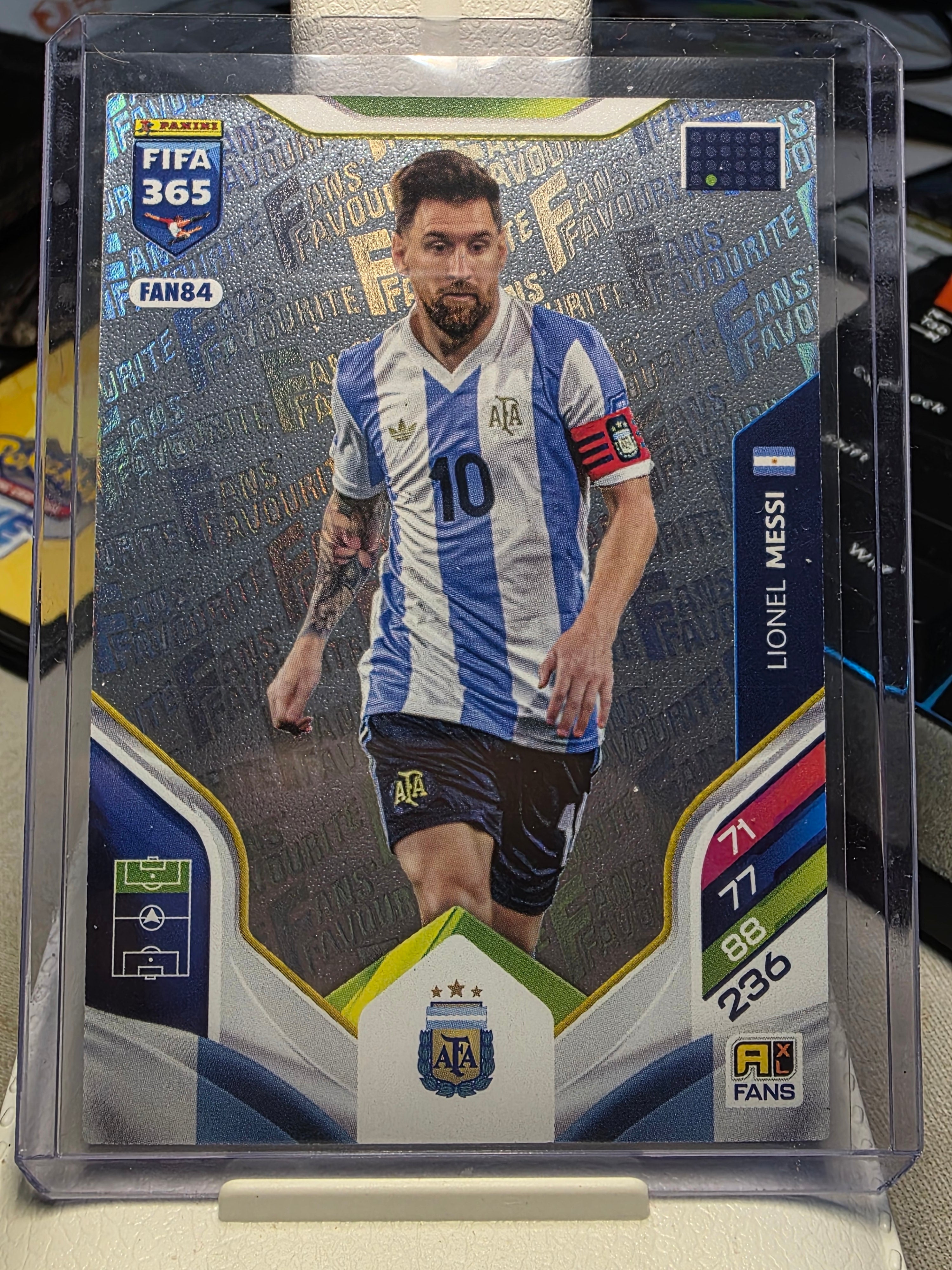 Lionel Messi Fan Favourite Argentina FAN84 - Panini Fifa 365 Adrenalyn XL 2026.
