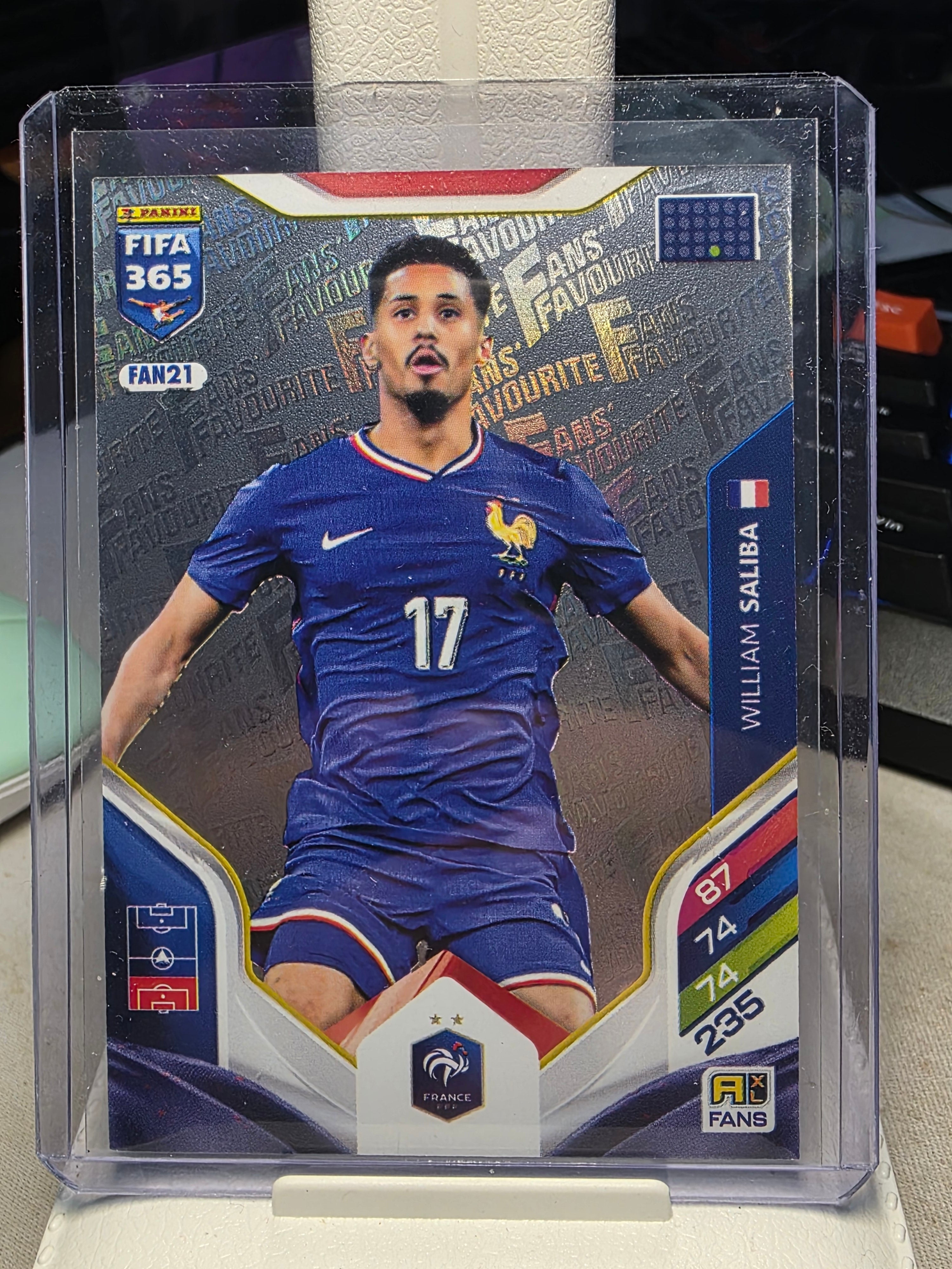 William saliba Fan Favourite France FAN21 - Panini Fifa 365 Adrenalyn XL 2026.
